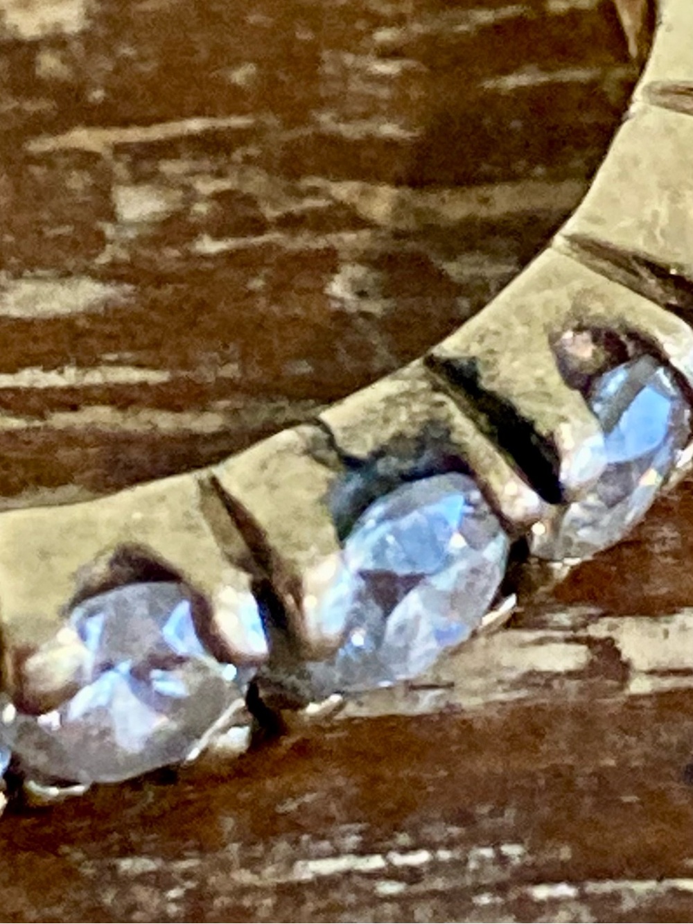 Gold Tone Eternity Band Ring Clear Stones Size 8 - Has a Crack - Picture 17 of 17